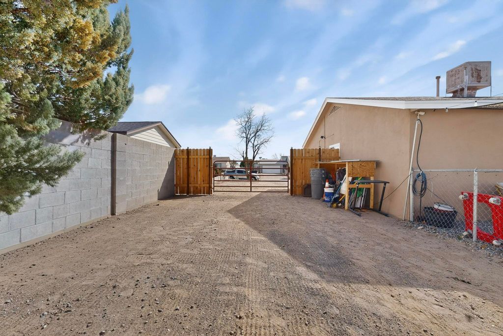 Image 36 of property listing at 202 Pecos Loop SE, Rio Rancho, NM 87124
