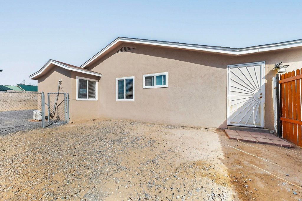 Image 37 of property listing at 202 Pecos Loop SE, Rio Rancho, NM 87124