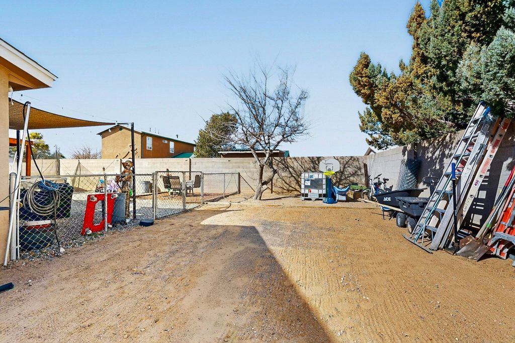 Image 39 of property listing at 202 Pecos Loop SE, Rio Rancho, NM 87124