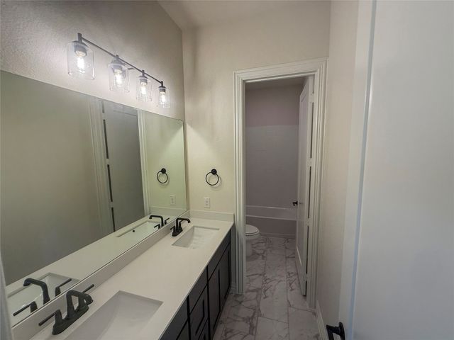 216 Slimp Bluff, Azle, TX 76020
