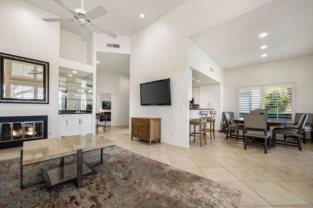 54914 Oaktree, La Quinta, CA 92253