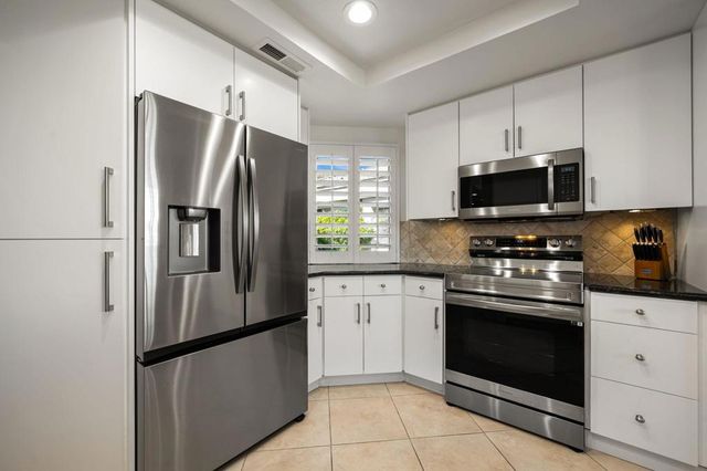 54914 Oaktree, La Quinta, CA 92253