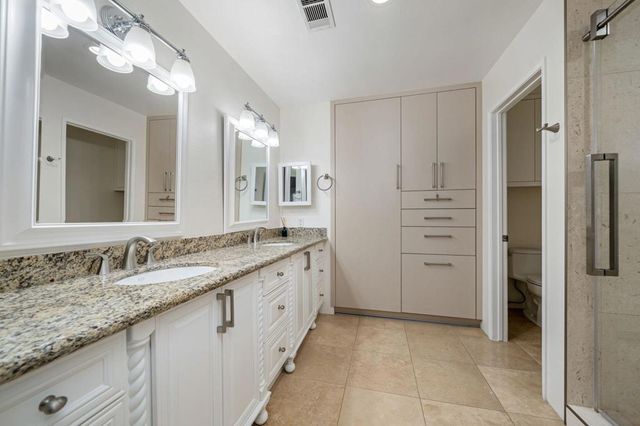 54914 Oaktree, La Quinta, CA 92253