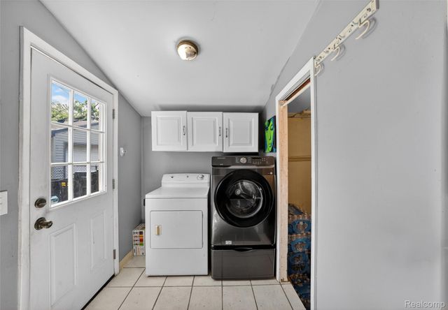 22410 Glen Court, St. Clair Shores, MI 48080