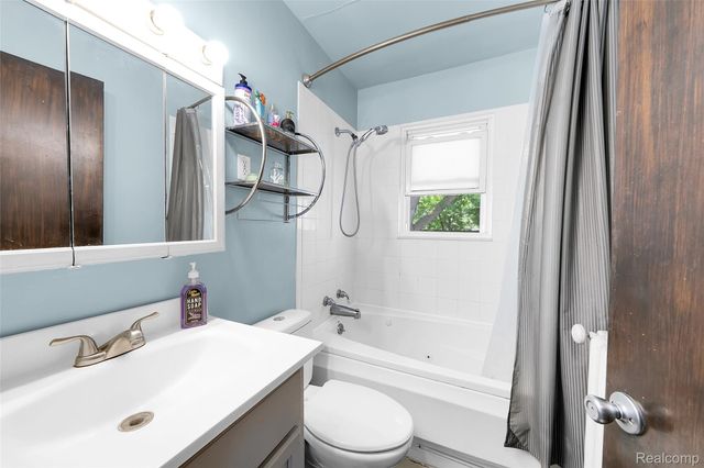 22410 Glen Court, St. Clair Shores, MI 48080