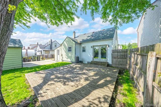 22410 Glen Court, St. Clair Shores, MI 48080