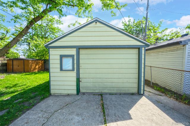 22410 Glen Court, St. Clair Shores, MI 48080