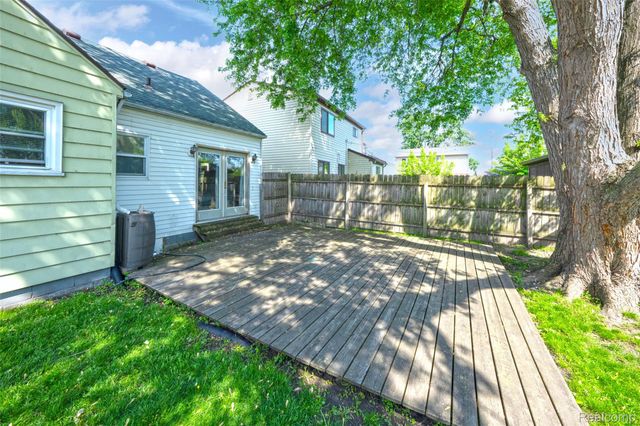 22410 Glen Court, St. Clair Shores, MI 48080