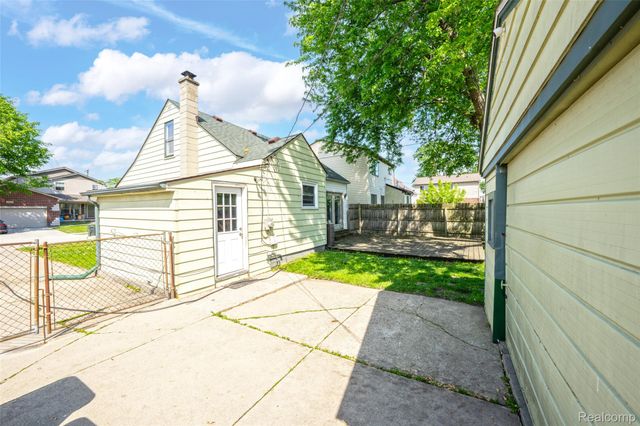 22410 Glen Court, St. Clair Shores, MI 48080