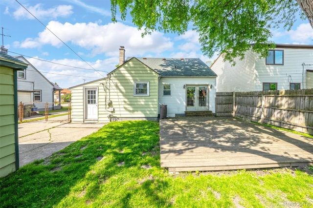 22410 Glen Court, St. Clair Shores, MI 48080
