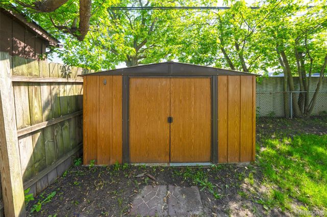 22410 Glen Court, St. Clair Shores, MI 48080
