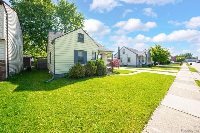 22410 Glen Court, St. Clair Shores, MI 48080