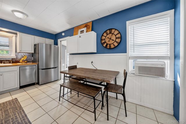22410 Glen Court, St. Clair Shores, MI 48080