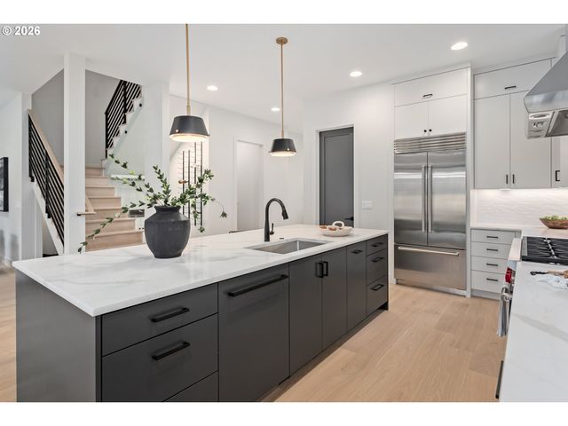 4977 SUMMIT St, West Linn, OR 97068