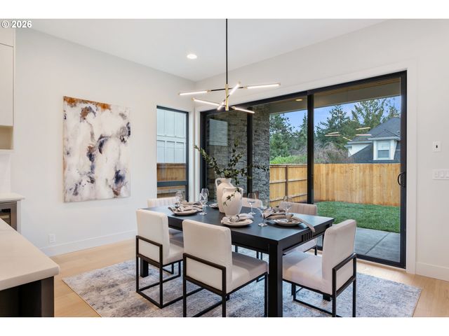 4977 SUMMIT St, West Linn, OR 97068