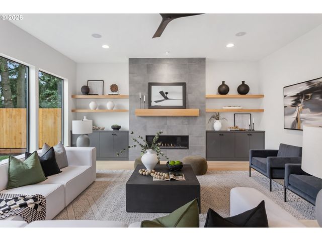 4977 SUMMIT St, West Linn, OR 97068