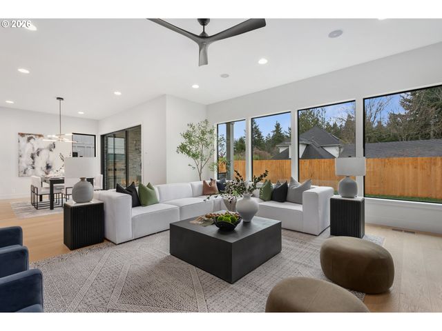 4977 SUMMIT St, West Linn, OR 97068