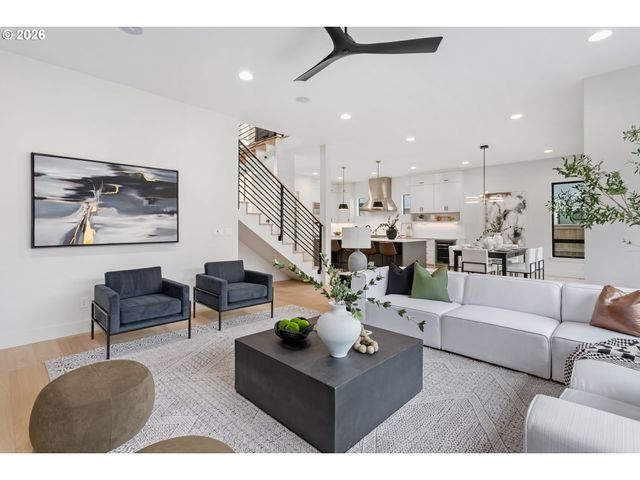 4977 SUMMIT St, West Linn, OR 97068