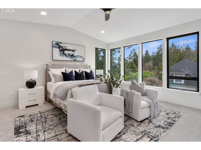 4977 SUMMIT St, West Linn, OR 97068