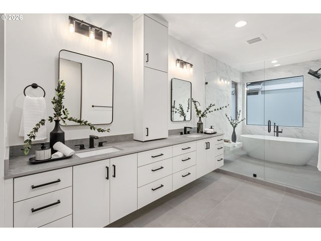 4977 SUMMIT St, West Linn, OR 97068