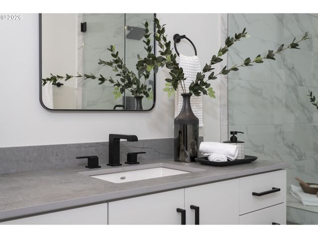 4977 SUMMIT St, West Linn, OR 97068