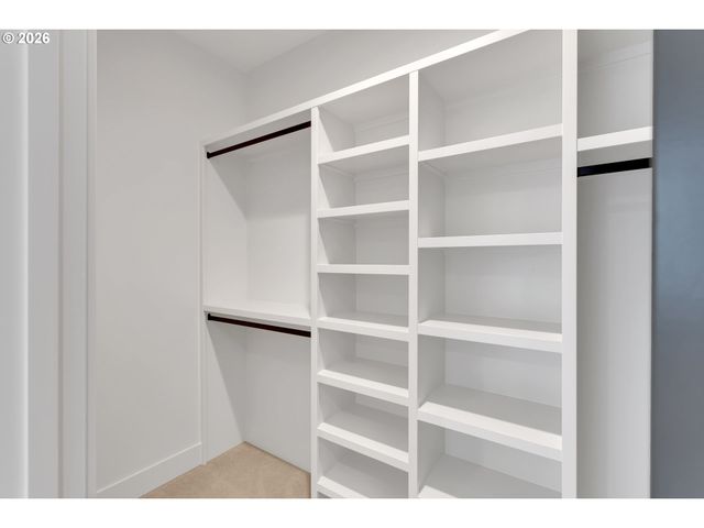 4977 SUMMIT St, West Linn, OR 97068