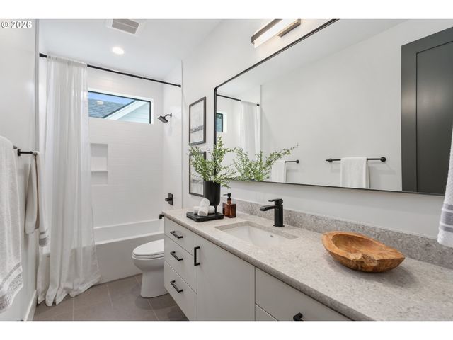 4977 SUMMIT St, West Linn, OR 97068