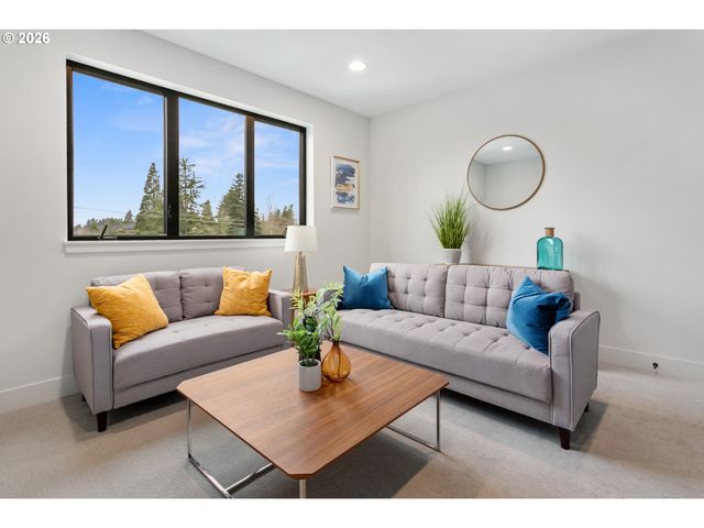 4977 SUMMIT St, West Linn, OR 97068