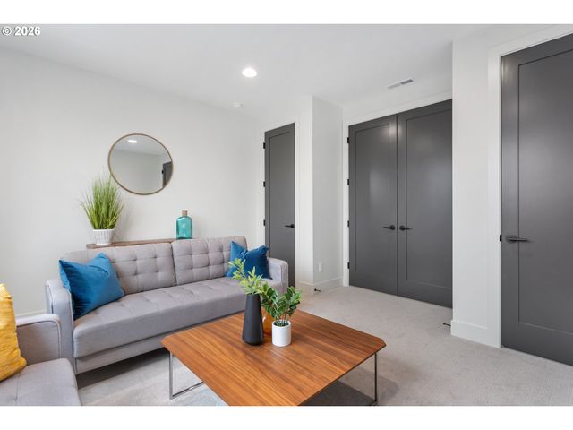 4977 SUMMIT St, West Linn, OR 97068