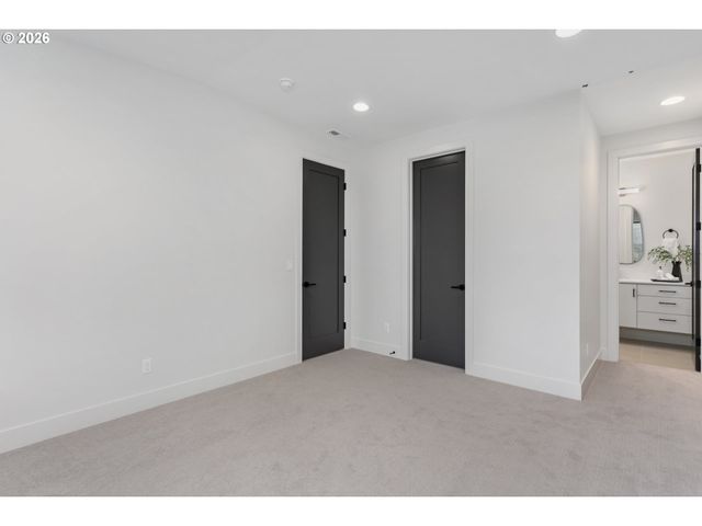 4977 SUMMIT St, West Linn, OR 97068