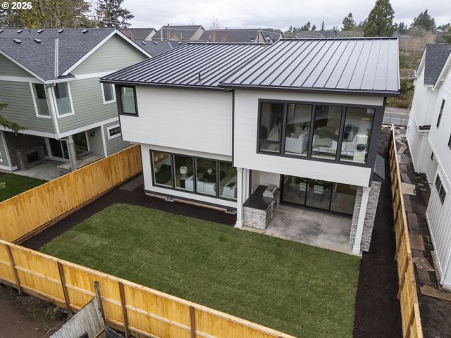 4977 SUMMIT St, West Linn, OR 97068