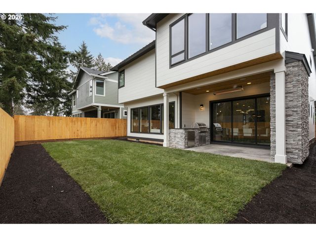 4977 SUMMIT St, West Linn, OR 97068