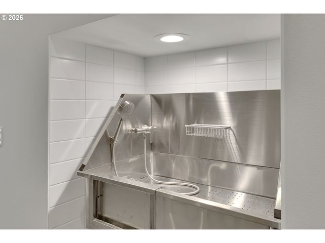 4977 SUMMIT St, West Linn, OR 97068