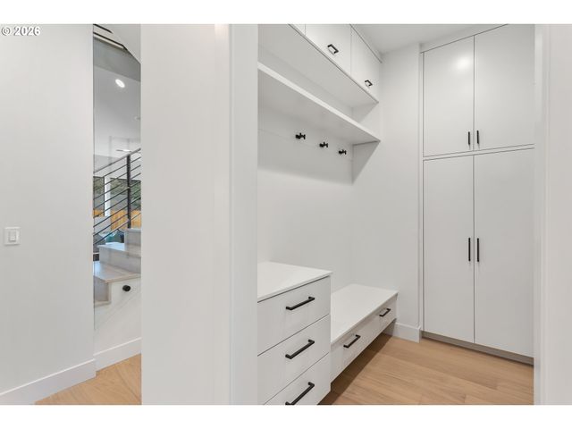 4977 SUMMIT St, West Linn, OR 97068