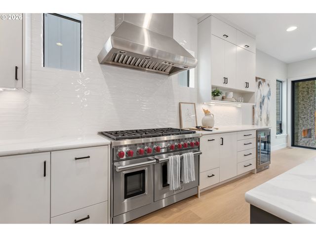 4977 SUMMIT St, West Linn, OR 97068