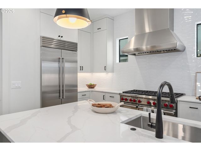 4977 SUMMIT St, West Linn, OR 97068