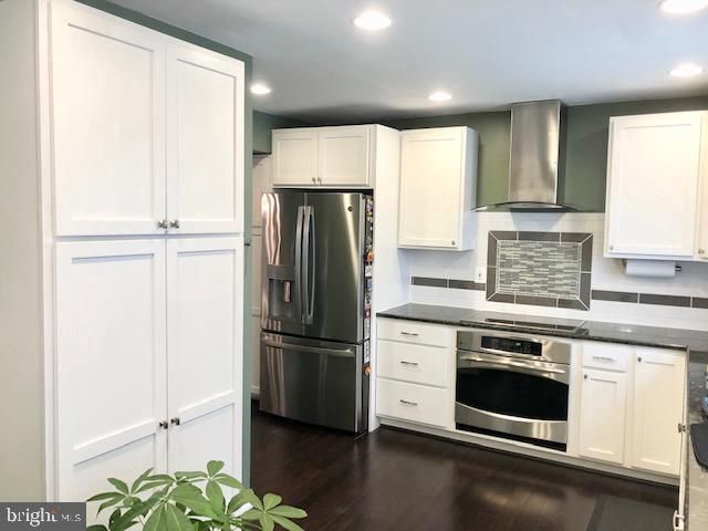 15 ROBIN RIDGE, Parkville, MD 21234