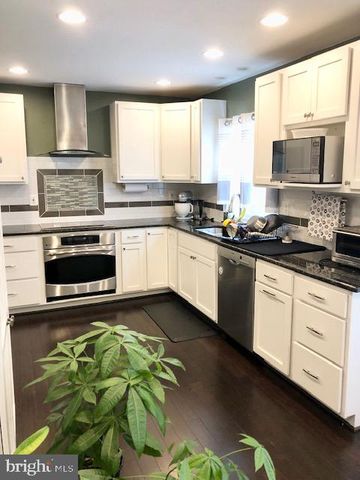 15 ROBIN RIDGE, Parkville, MD 21234