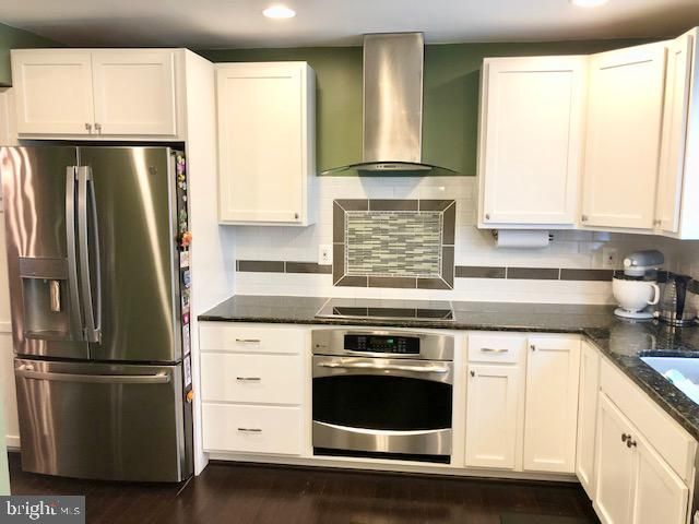 15 ROBIN RIDGE, Parkville, MD 21234