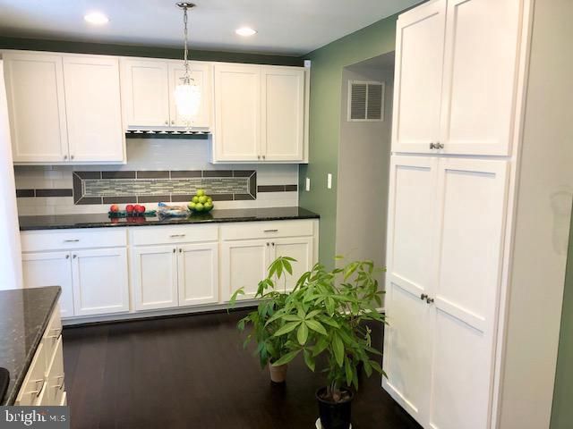15 ROBIN RIDGE, Parkville, MD 21234