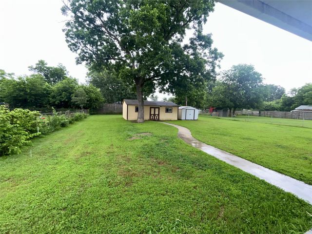 1025 Warden Street, Benbrook, TX 76126