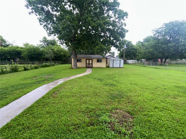 1025 Warden Street, Benbrook, TX 76126
