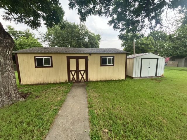 1025 Warden Street, Benbrook, TX 76126