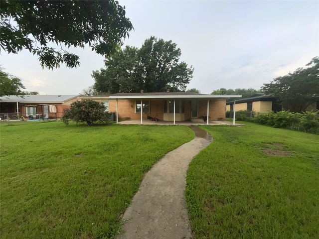 1025 Warden Street, Benbrook, TX 76126