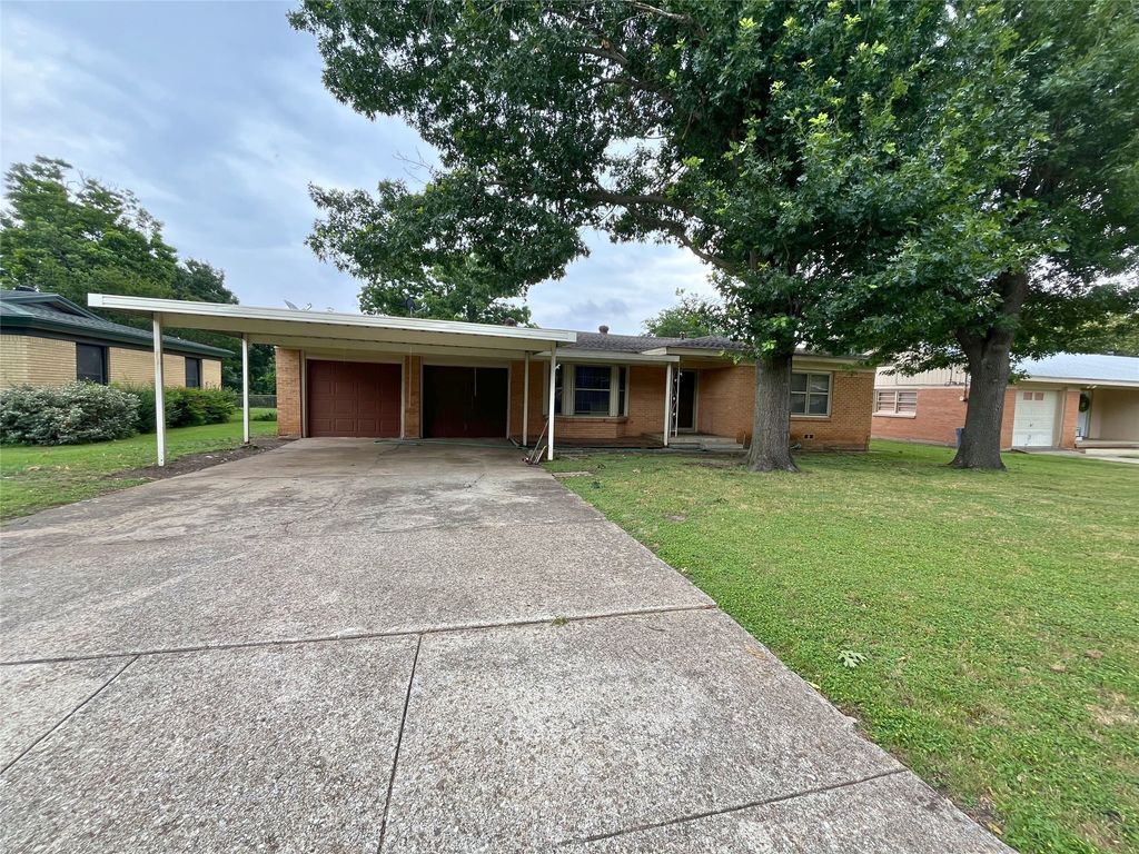 1025 Warden Street, Benbrook, TX 76126