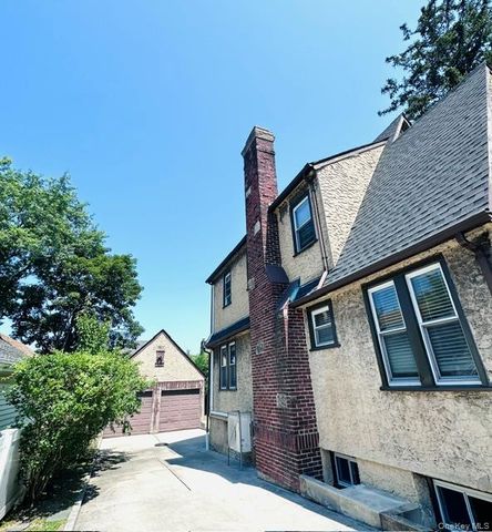 25511 Iowa Road, Great Neck, NY 11020