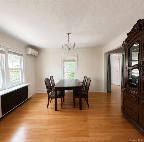 25511 Iowa Road, Great Neck, NY 11020