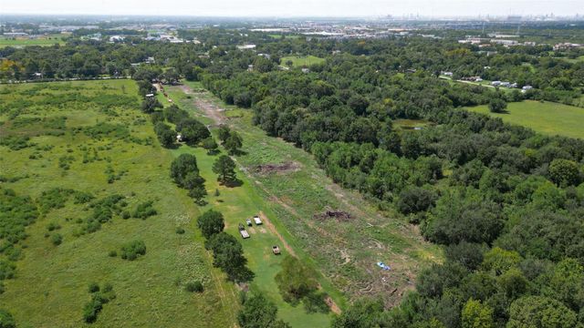 418 W Archer Road, Baytown, TX 77521