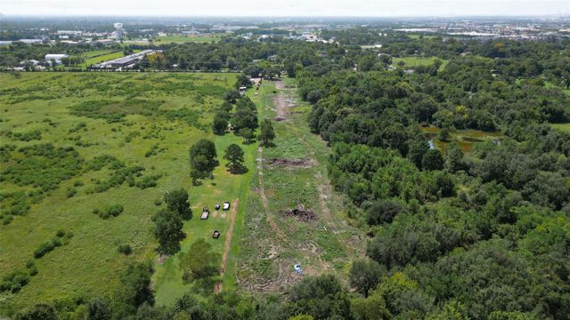 418 W Archer Road, Baytown, TX 77521