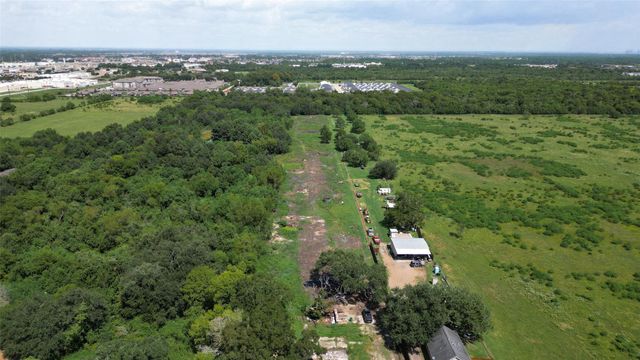 418 W Archer Road, Baytown, TX 77521